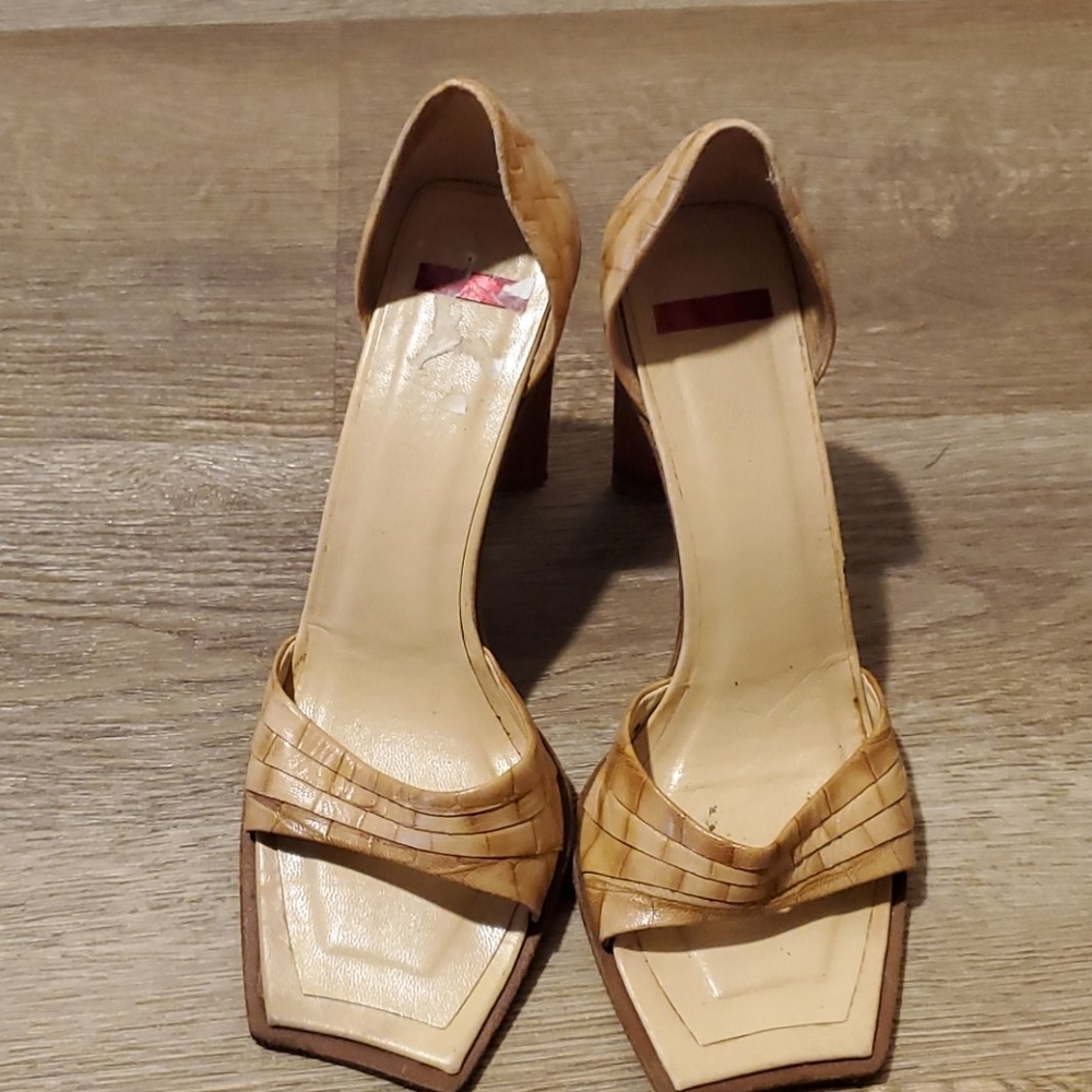 Basket Weave imprinted Square Toe Heels